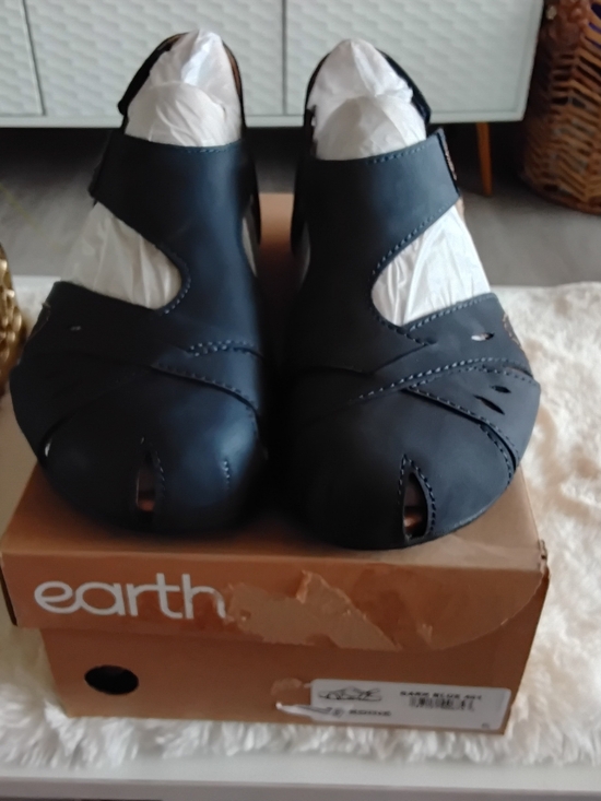 Earth Shoes - Earth Navy Closed-Toe Women's Sandals